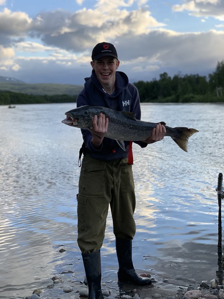 Glad laksefisker med 8kg laks